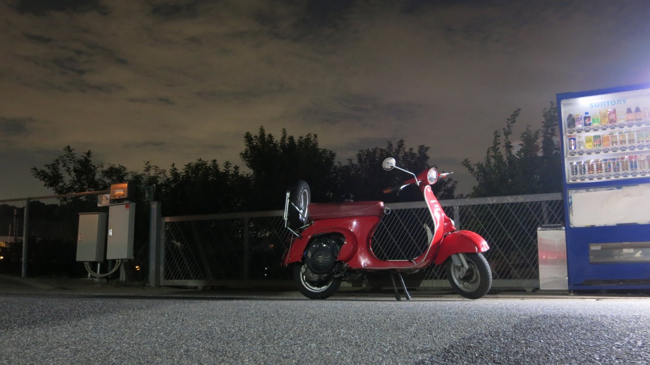 ベスパ50sの夜間試運転中の様子