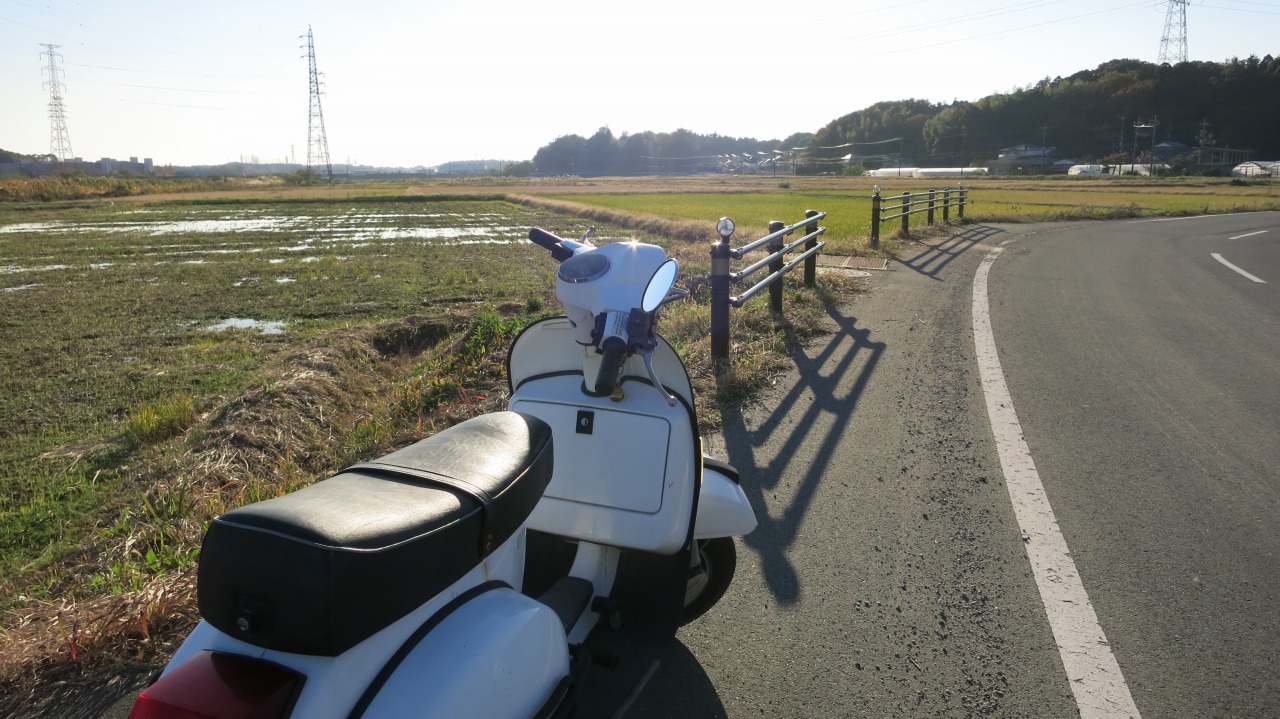 整備中の複数のベスパ