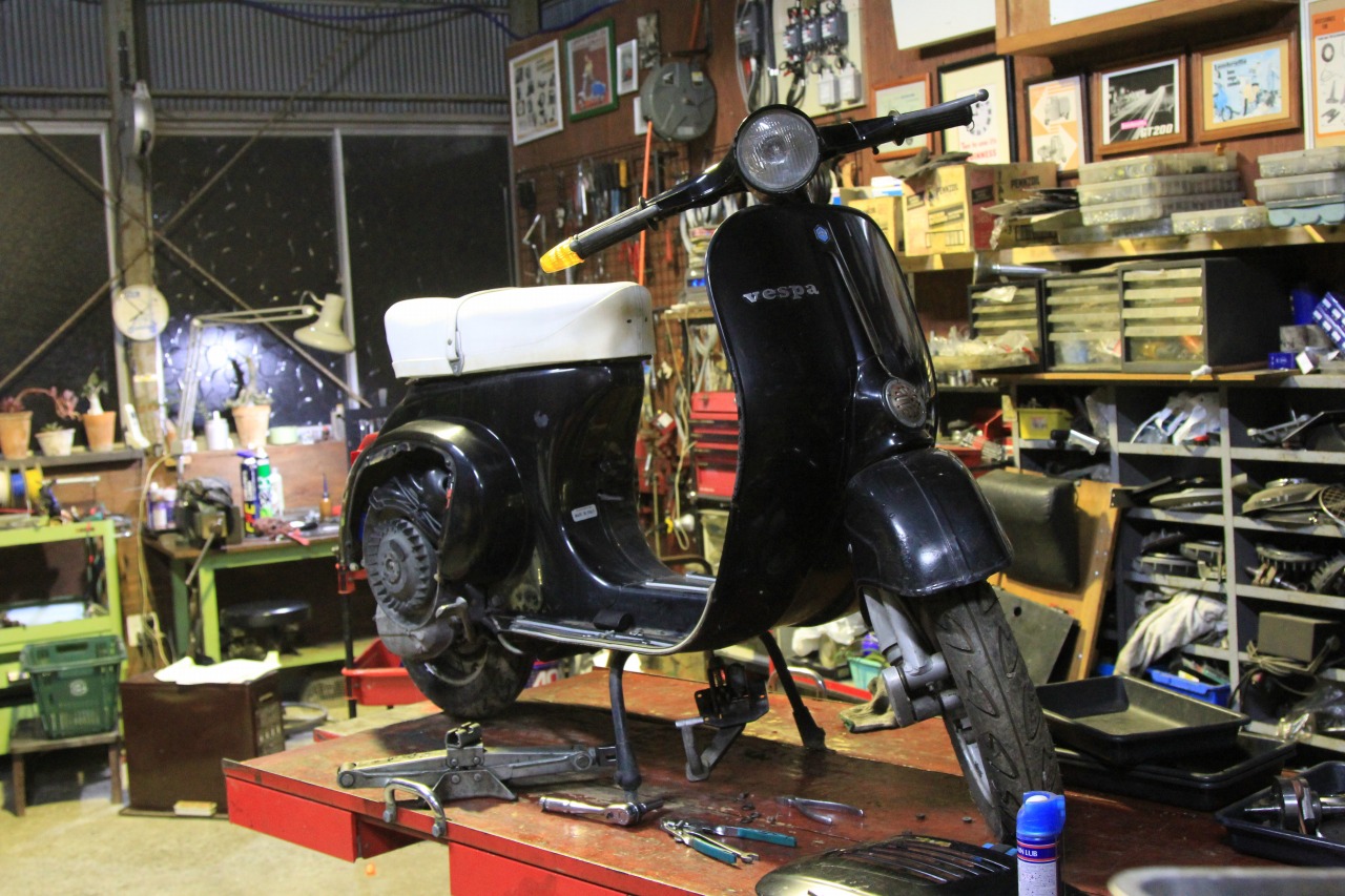 オーバーホールしたエンジンを搭載したvespa50s