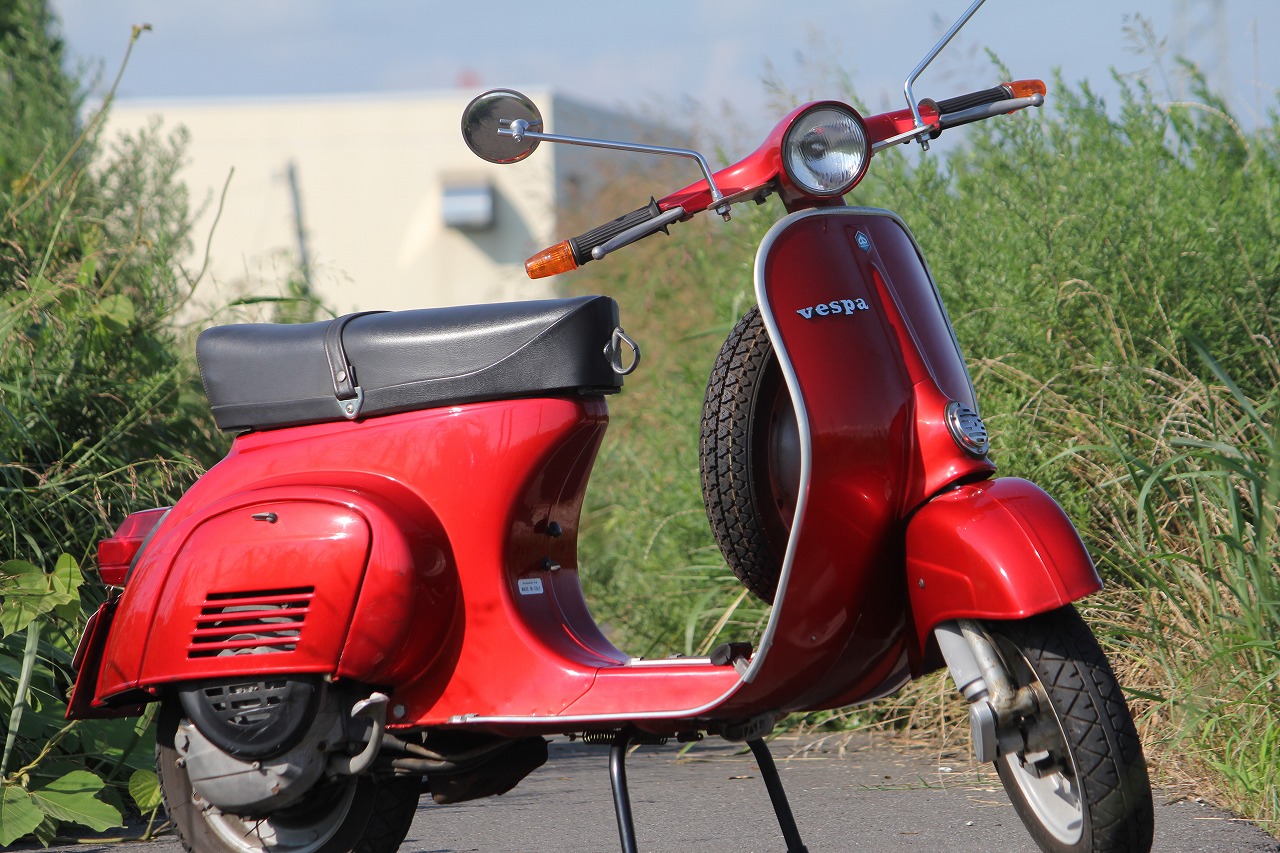 キャンディーレッドのVespa50s