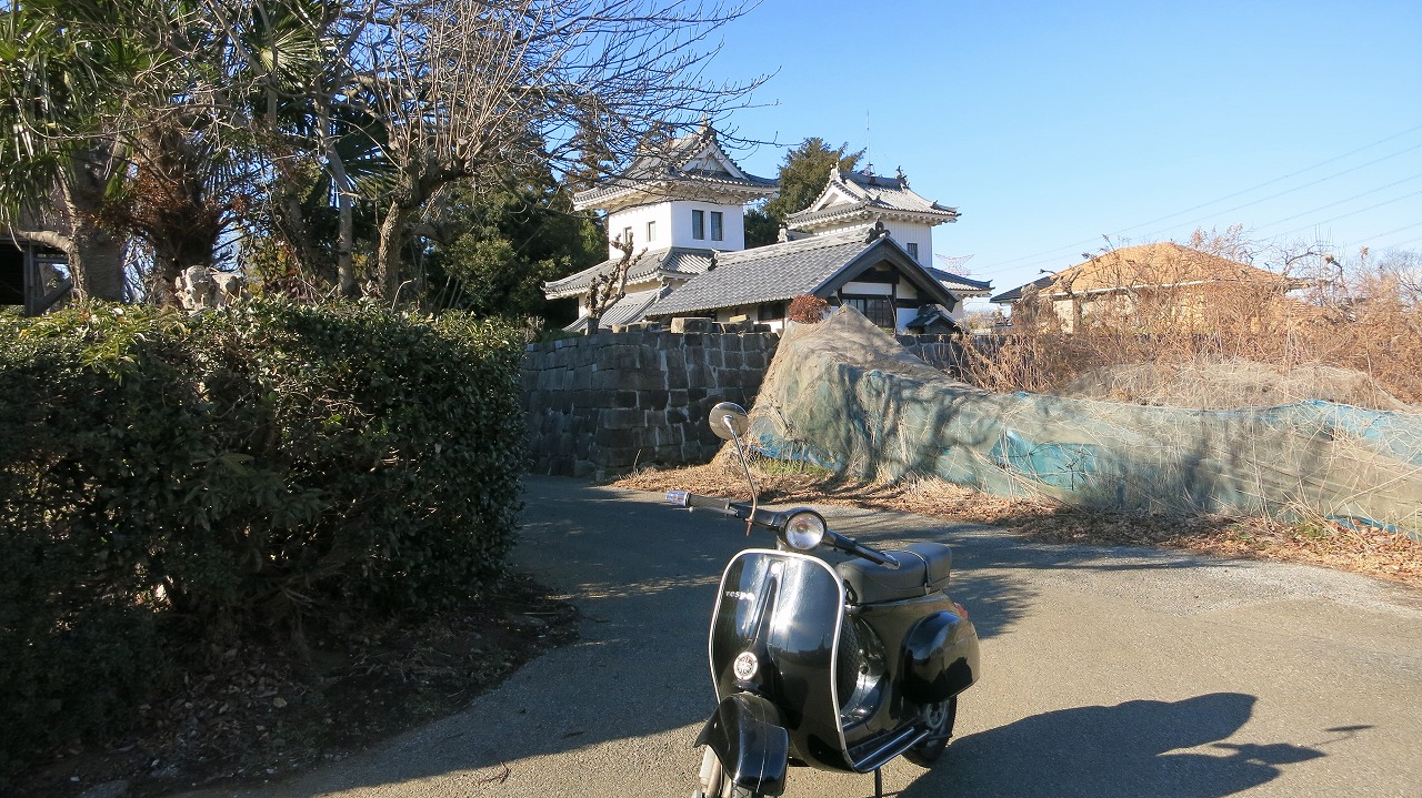 試運転コースの途中に立っていた手書き案内看板
