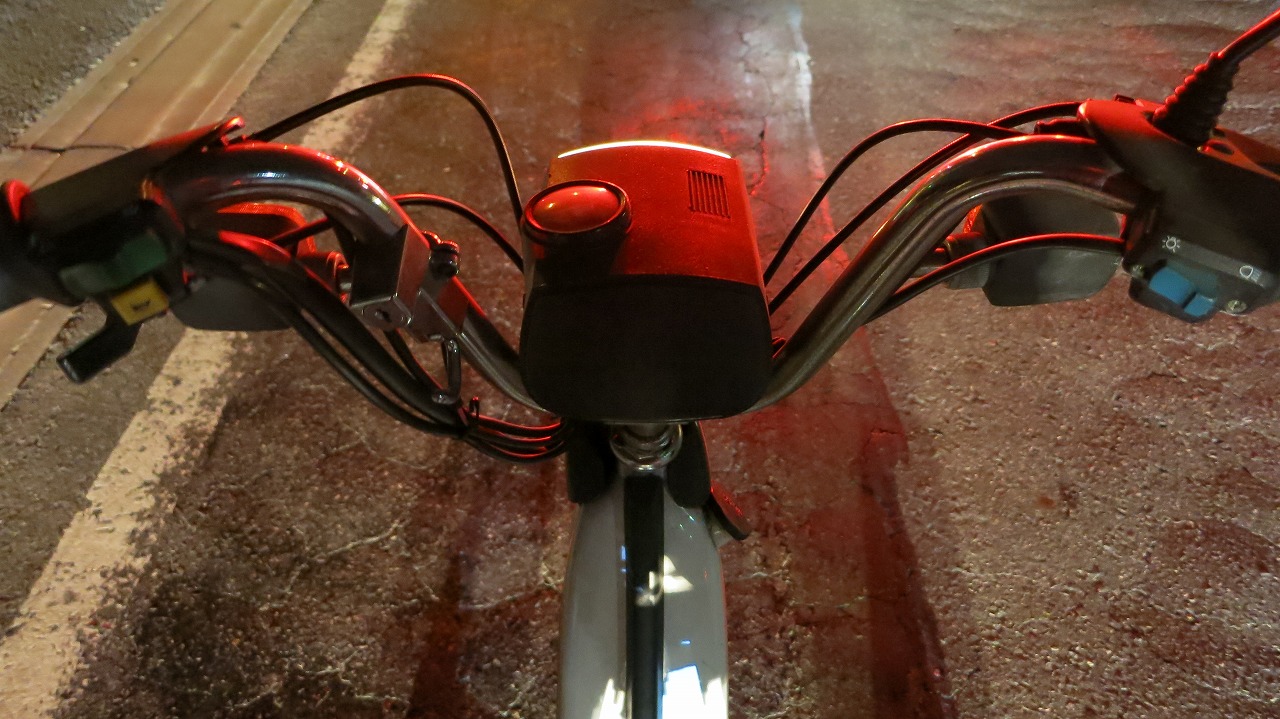 試運転中のベスパCIAOの走行シーン