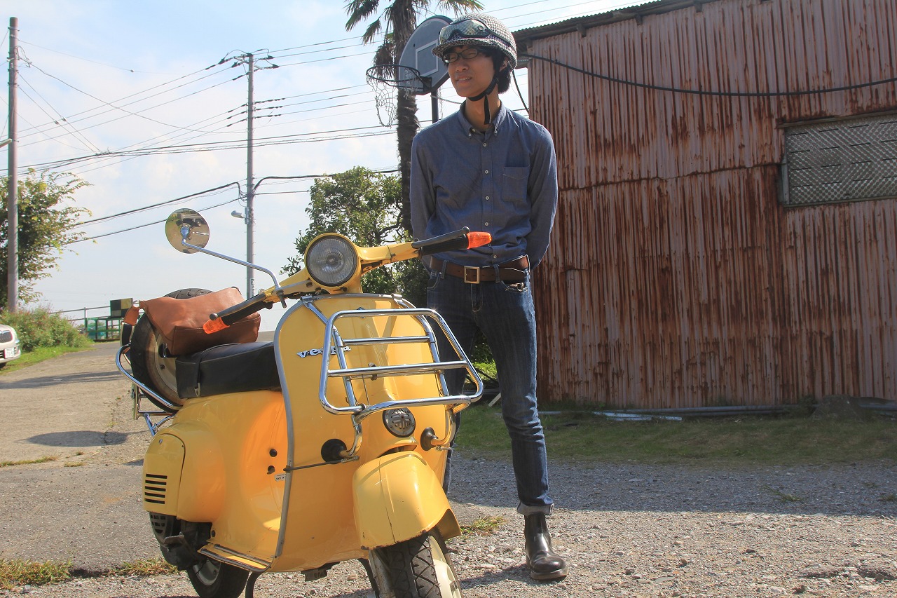 納車直前のvespa100の全景