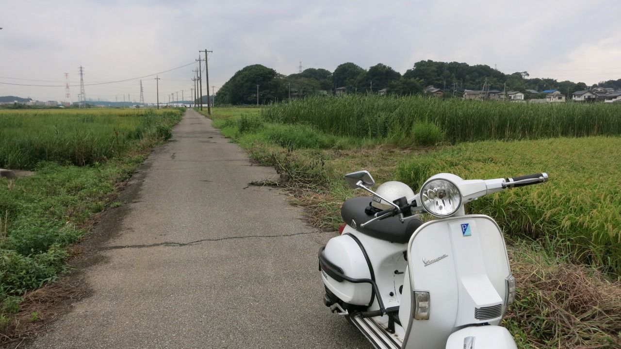 雨の中、ベスパで試運転に出かける様子