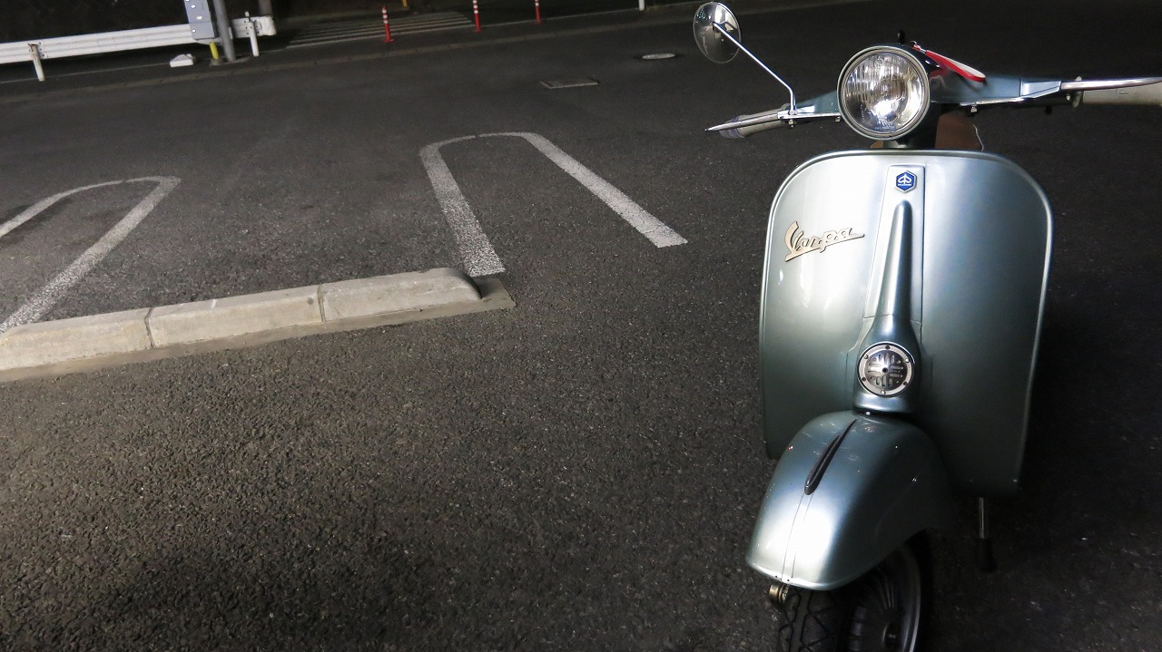 試運転を終えたベスパET3と春の空気