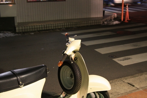 ボディを磨き上げて仕上げたVespa 50sの完成写真