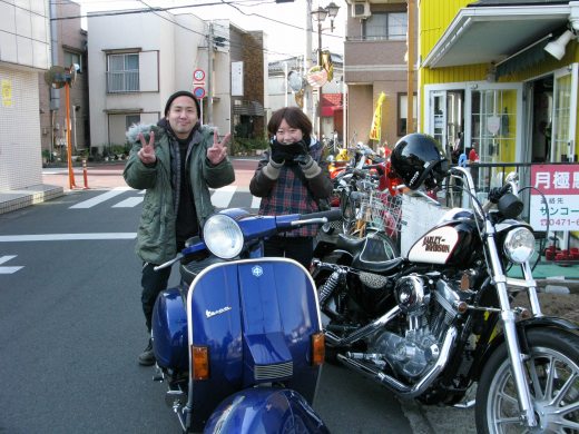 ハーレーにタンデムで来店されたベスパのお客様