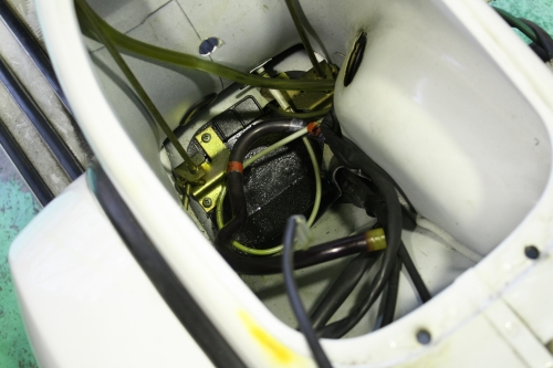 PX200FLの車体上部を上から撮影