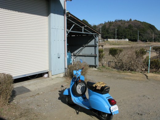 P200Eの試運転中に撮影されたベスパの車体