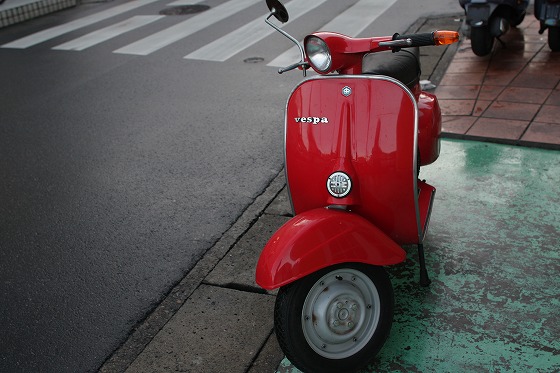 整備中の中古車の試運転に出発する直前の様子