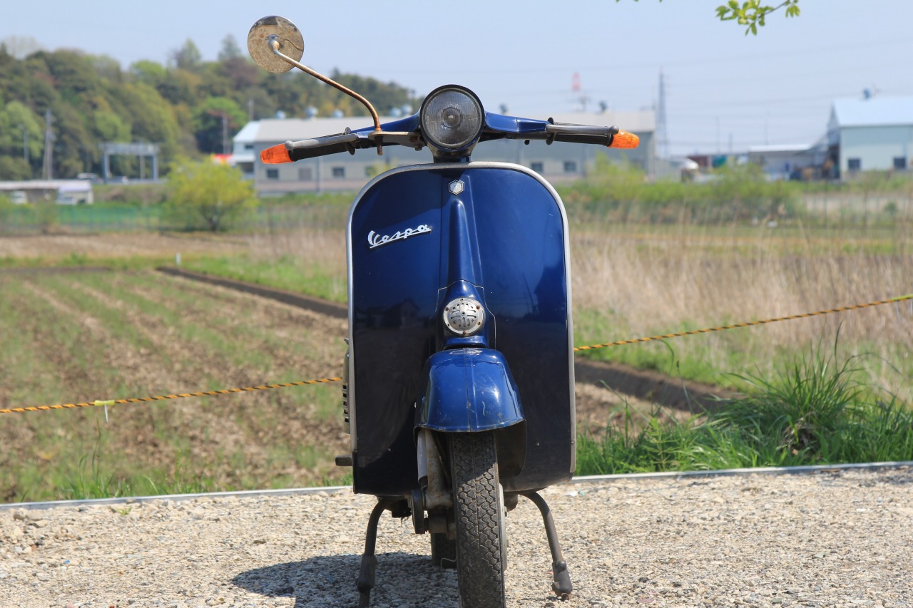 新入荷したvespa50sの側面からの全体写真