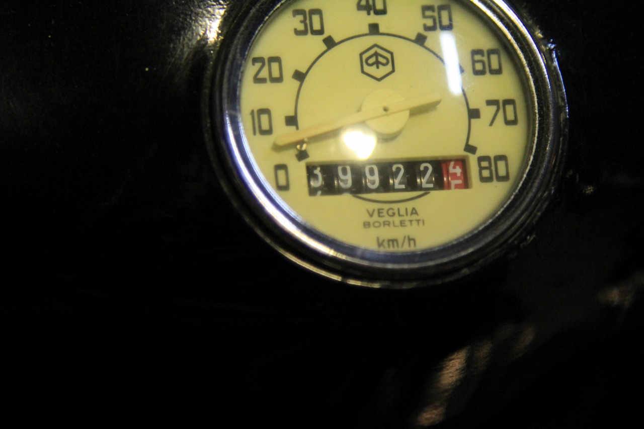 走行距離が約4万キロに達したvespa100のメーター表示