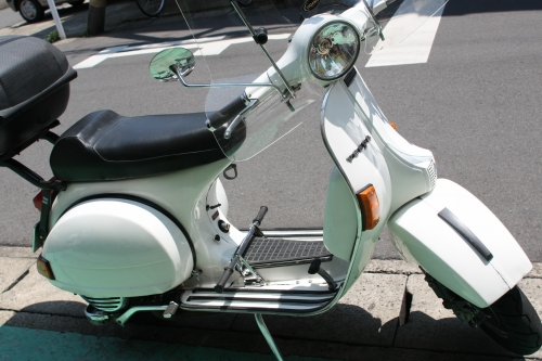 自分のベスパを洗車して気持ち良い朝
