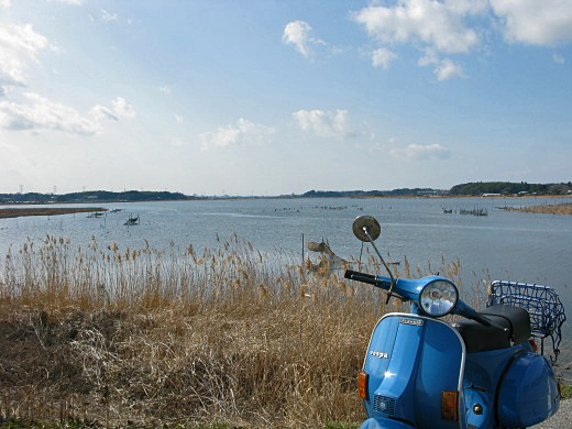 エンジン調整中のP125Xベスパ