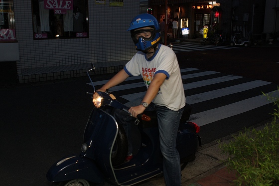 GさんとET3。納車後に見送る瞬間の風景