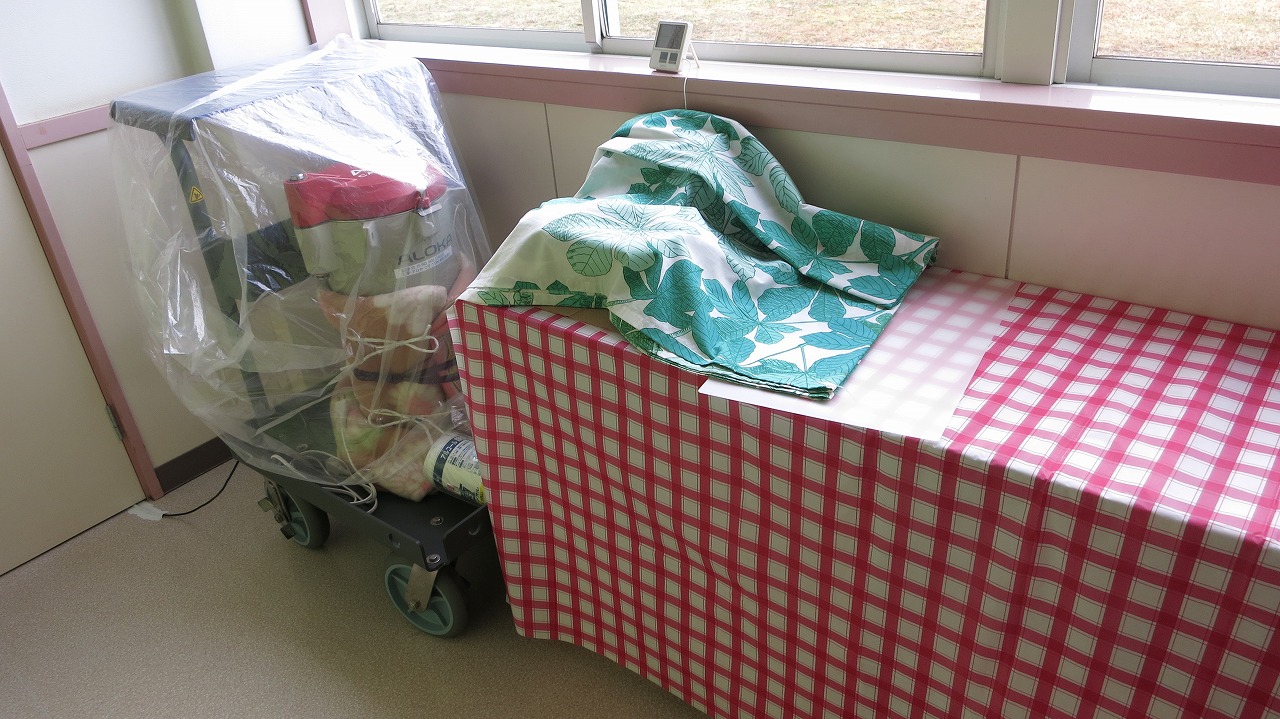 食品の放射線測定器が設置されている室内