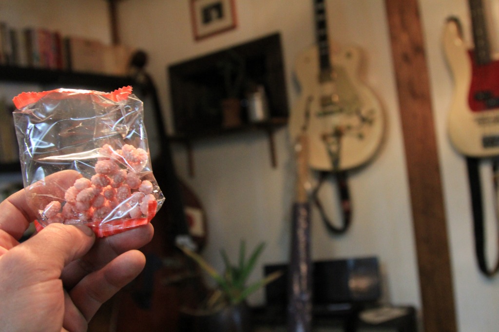 枡の中に入っていた豆菓子の中身