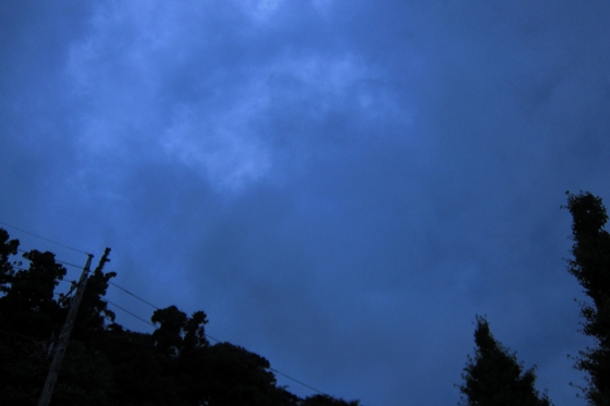 雨が降り出しそうな曇天の下でのベスパ試運転風景。