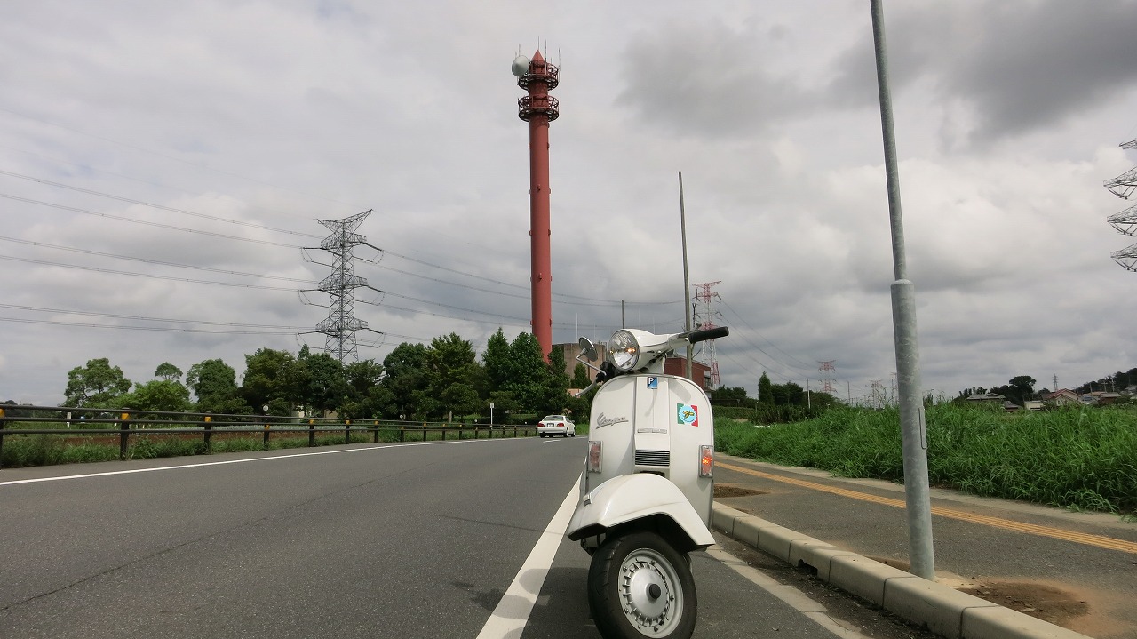 試運転を終えた複数台のベスパが並ぶ様子