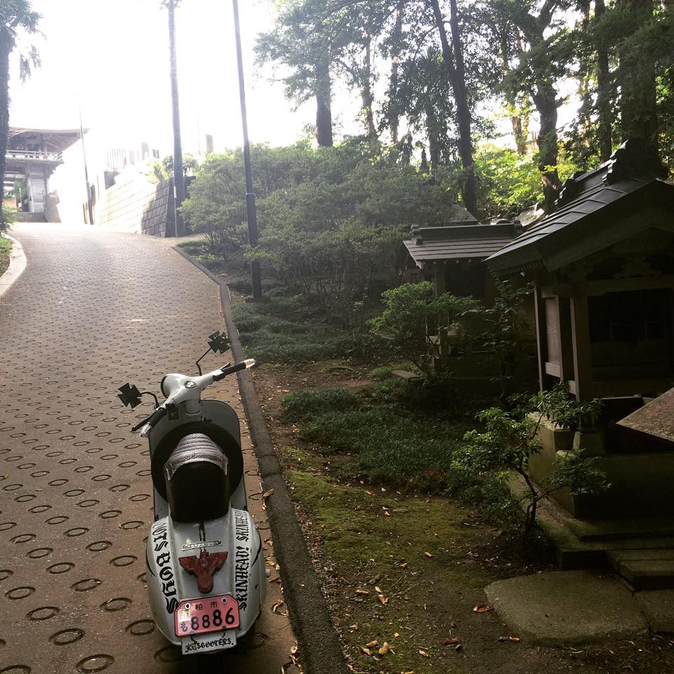 冬の装備なしで走って後悔した日のツナギ姿とベスパ
