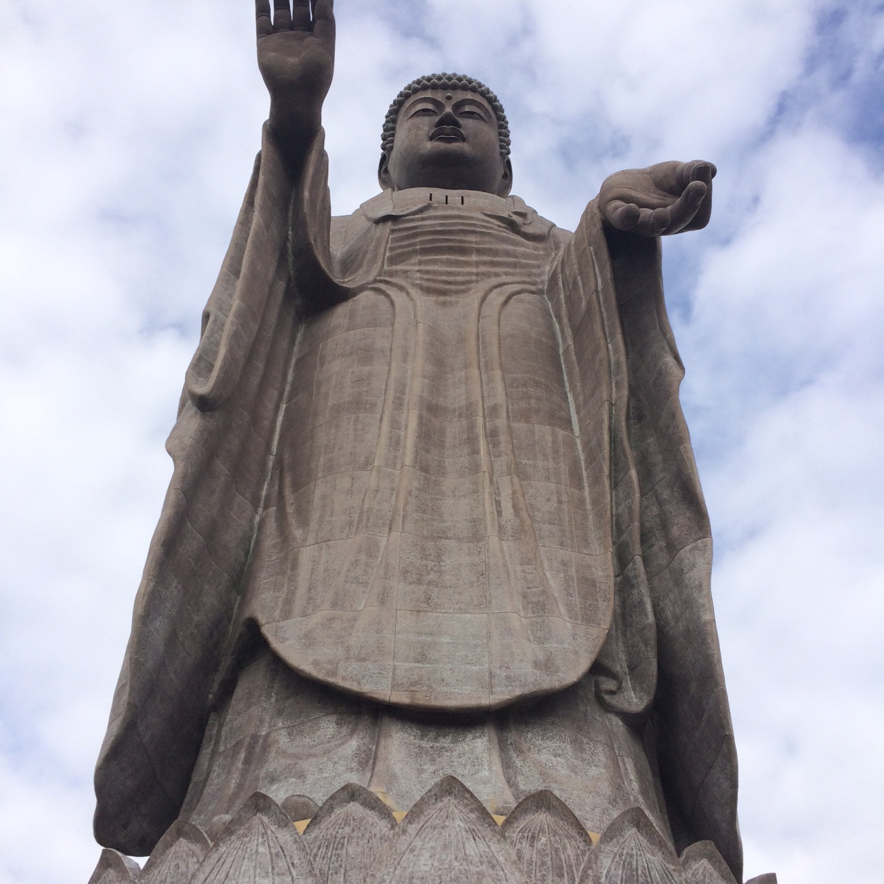 牛久大仏を見上げた圧巻の光景