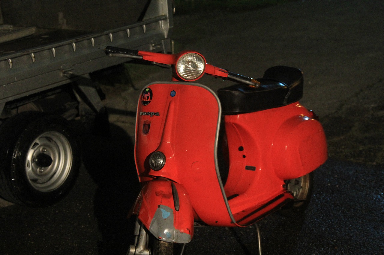 ディスプレイ用に準備されたベスパ50R