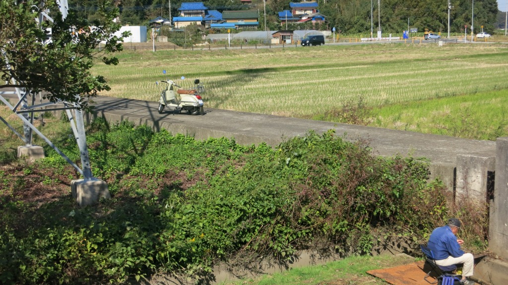 手賀沼周辺を試運転で走行中の風景