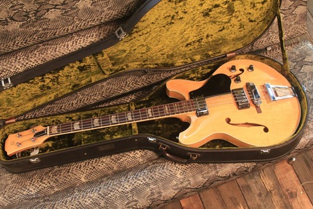 SA-75に付属するオリジナルのハードケース