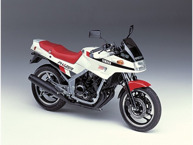 FZ250フェザーのバイクを見かけた瞬間