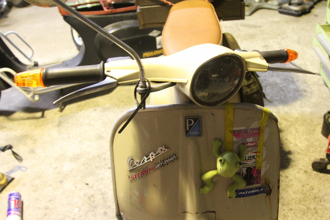 快調になったvespa100の右前方からの姿