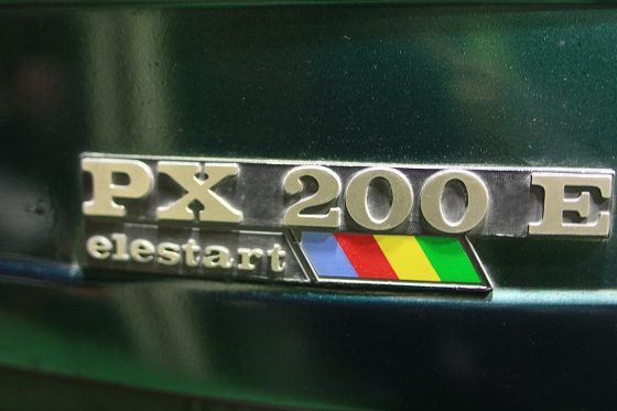 整備中のPX200Eの外観