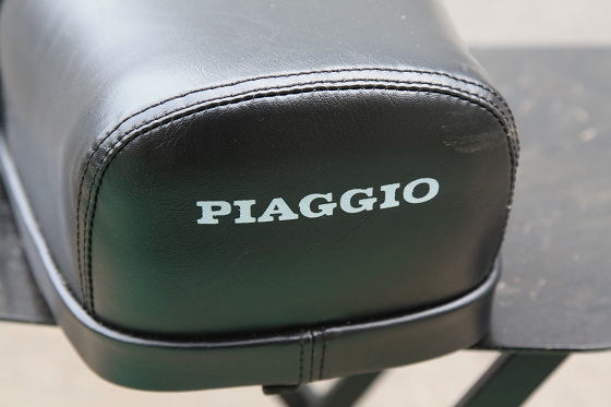 バックに入ったPIAGGIOロゴ