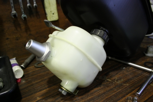 PX200FLのオイルタンク修理作業中