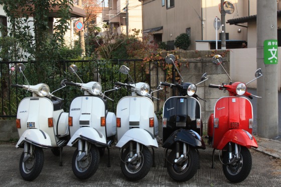 歴代Pシリーズのベスパを横一列に並べた比較ショット