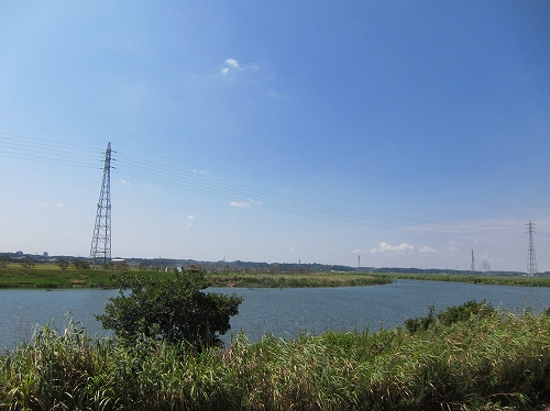 PX200Eを止めてひと休憩、のどかな川辺の景色