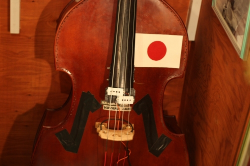 練習を始めたウッドベース