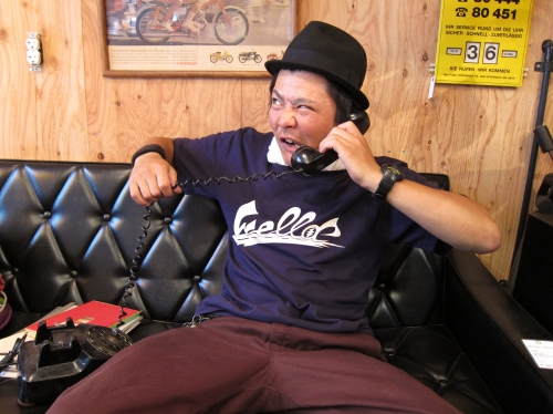 WELLDさんのオリジナルTシャツ。シンプルなロゴデザインが映える一枚。