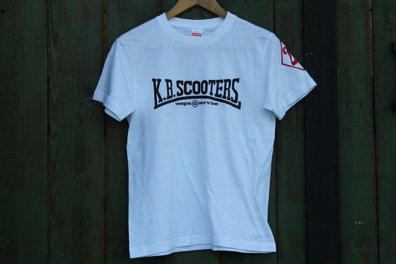 同じく夕方撮影のTシャツ背面