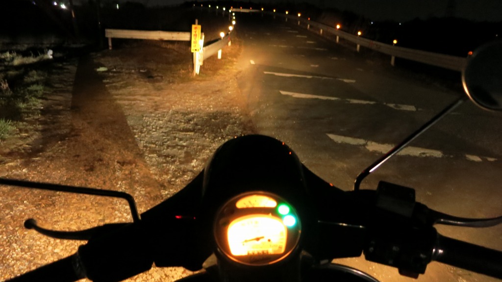 夜間のベスパ試運転の様子