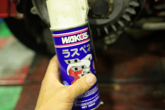ラスペネをたっぷり吹きかけたエンジン部分