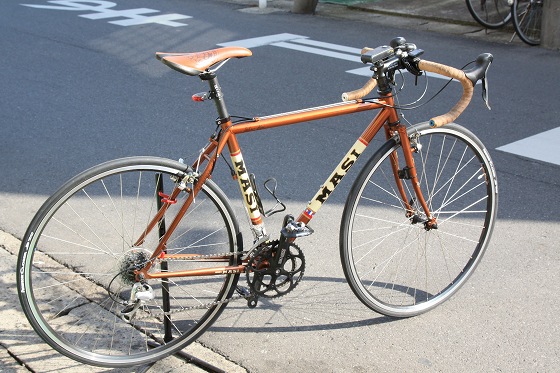 MASI SPECIALE CXの全体写真、黒いフレームが印象的。