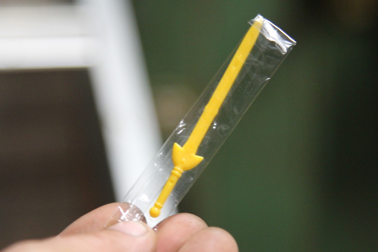 ロトの剣を模した「からあげクン」の専用爪楊枝