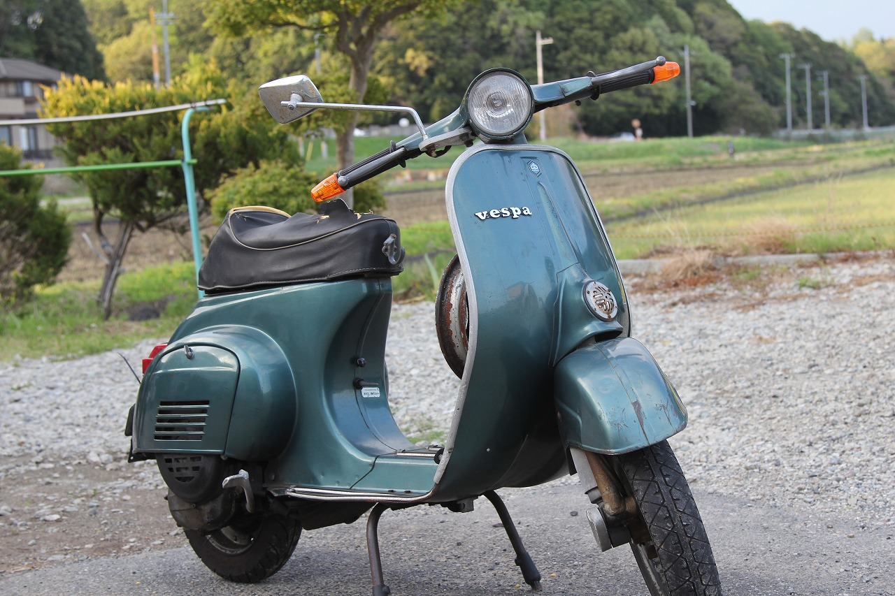 中古車として新入荷したvespa50sの外観