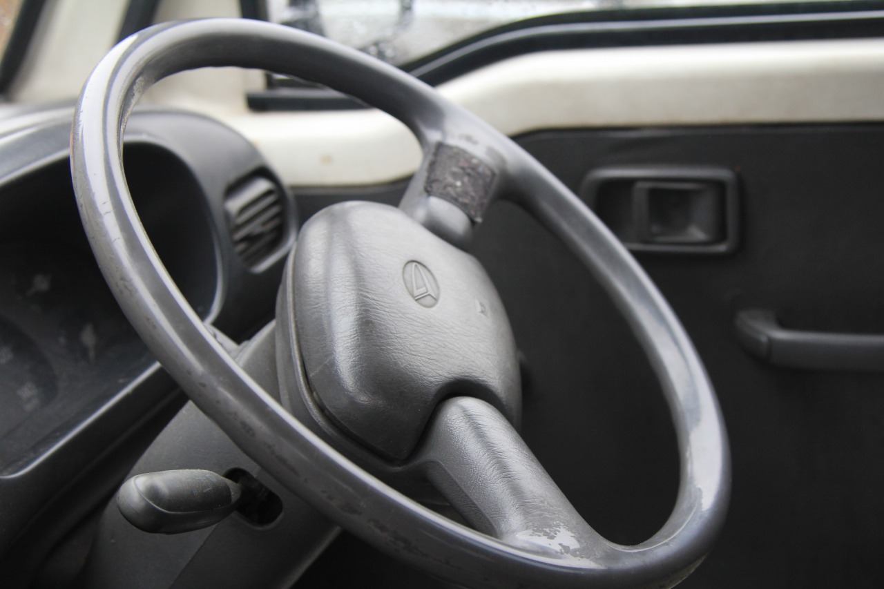重ステで地面を感じながら走る運転席まわり