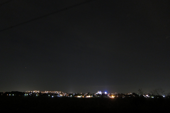 手賀沼沿いで空を見上げたが曇っていた夜空