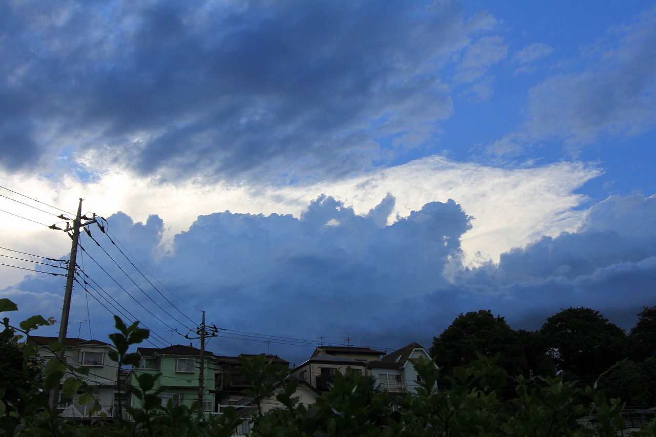夕方に現れた怪しい雨雲