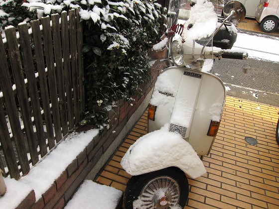 道端に雪が残る様子（3枚目）