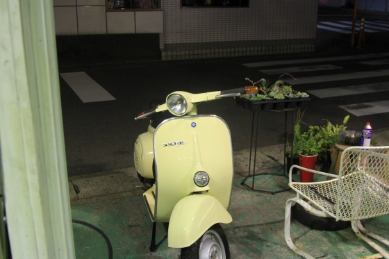 ピカピカに磨き上げたベスパ