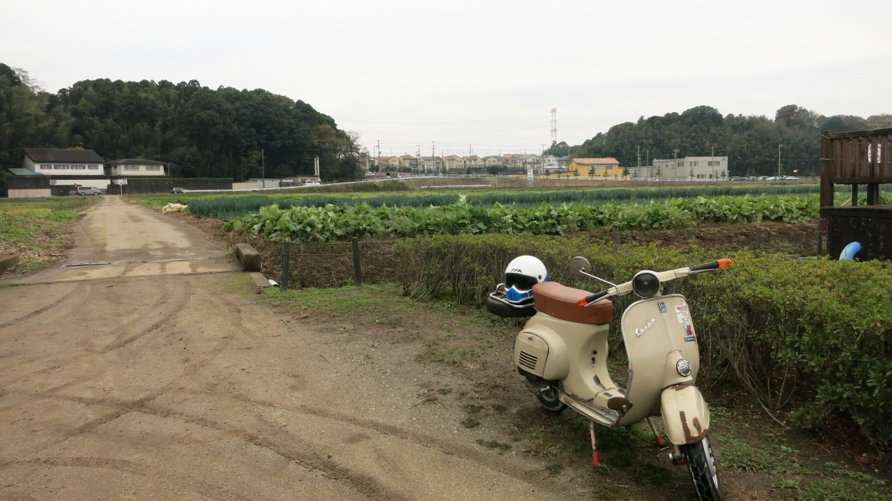 キャブ調整中のvespa100