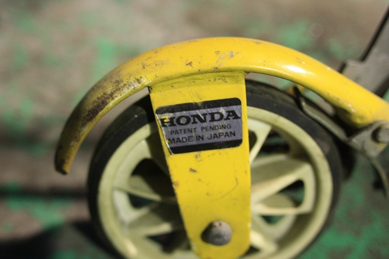 HONDA製であることが分かるローラースルーGOGOのロゴ部分アップ。